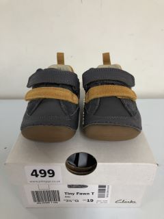 CLARKS TINY FAWN GREY CHILDREN'S SHOES - SIZE: 3 1/2 (603442)