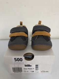 CLARKS TINY FAWN GREY CHILDREN'S SHOES - SIZE: 3 1/2 (603442)