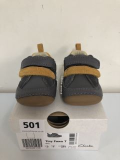 CLARKS TINY FAWN GREY CHILDREN'S SHOES - SIZE: 3 (603442)