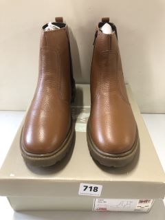 JOHN LEWIS CHELSEA BOOT TAN - SIZE: 7 (597615)