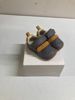 CLARKS TINY FAWN CHILDREN'S SHOES - SIZE: 2 (597615)