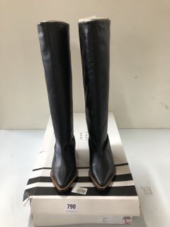 JOHN LEWIS SAINTE BOOTS - SIZE 4 (663049)