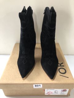 AND/OR OCTAVIO BLACK BOOT - SIZE 6 (663049)