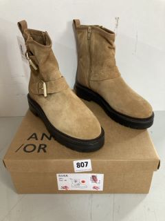 AND/OR RIVER BRLI BOOTS - SIZE 5 (663049)