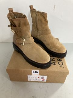 AND/OR RIVER BRLI BOOTS - SIZE 8 (663049)