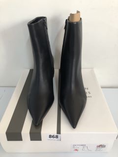 JOHN LEWIS OCTOBER BK BOOTS - SIZE 5 (663049)