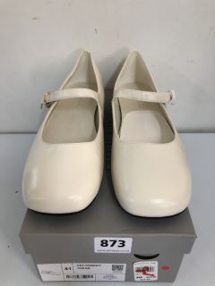 CHARLES & KEITH FLATS / COVERED / MARY JANES CREAM - SIZE 8 (663049)