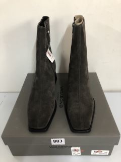 VAGABOND SHOEMAKERS HEDDA HEEL BT GREY SUEDE BOOT - SIZE 5 (663049)