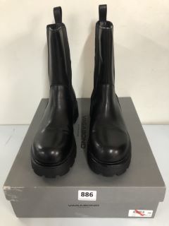 VAGABOND SHOES MAKERS BLACK BOOTS - SIZE 6 663049