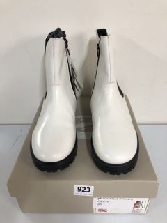 JOHN LEWIS CHUNKY CHELSEA WHITE BOOTS - SIZE 6 (629986)