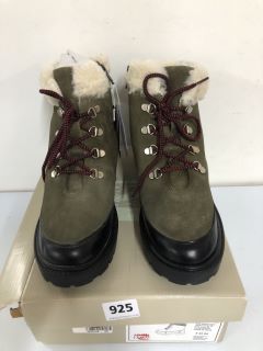 JOHN LEWIS HIKR WARM LINED GREEN KHAKI - SIZE 5 (663049)