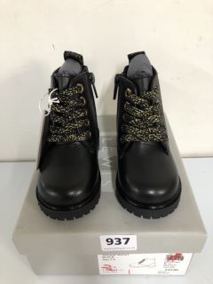 JOHN LEWIS CHILDREN'S COCO BLACK BOOT - SIZE C4 (629986)