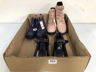 BOX OF ASSORTED ITEMS TO INC HIKER PINK BOOTS - SIZE 2 (629986)