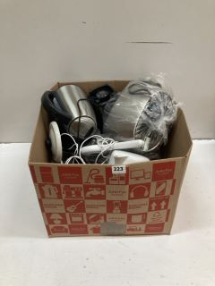 BOX OF KITCHEN ITEMS INC KETTLE