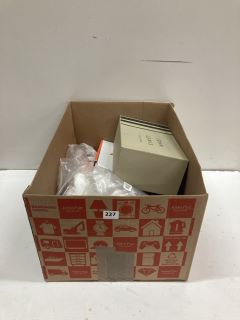 BOX OF ITEMS INC COLOUR BLOCK 4 STONEWARE DINNER PLATES