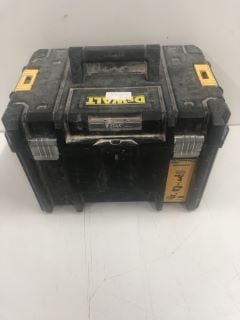 DEWALT CORDLESS POWER TOOL KIT (X733752)