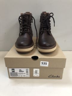 CLARKS ORIANNA LACE BOOTS IN BROWN SIZE 4