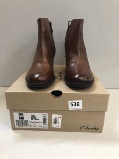 CLARKS VALVESTINO BOOTS IN DARK TAN SIZE 6