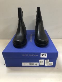 STUART WEITZMAN BOLD BOOTS IN BLACK SIZE 40