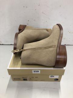 MICHAEL KORS SUEDE FLAT BOOTS IN CAMEL BROWN SIZE 8M