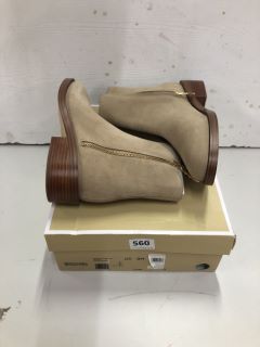 MICHAEL KORS SUEDE FLAT BOOTS IN CAMEL BROWN SIZE 8M