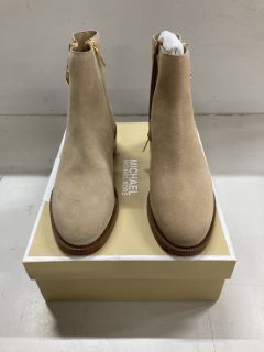 MICHAEL KORS SUEDE FLAT BOOTS IN CAMEL BROWN SIZE 8M