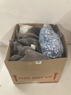 BOX OF ASSORTED SOFT FURNISHINGS TO INCLUDE BLANKETS