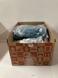 BOX OF ASSORTED ITEMS TO INCLUDE VARIOUS TOWELS