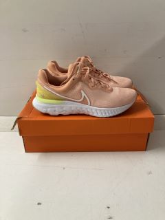 PAIR OF NIKE WOMEN'S REACT MILER 3 TRAINERS - SIZE UK 5