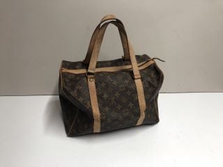 AUTHENTIC LOUIS VUITTON MONOGRAM SAC SOUPLE 35 HANDBAG (VAT ONLY PAYABLE ON BUYERS PREMIUM)