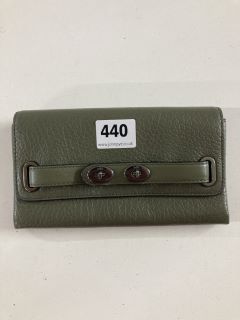 COACH WRISTLET WALLET GREEN (VAT ONLY PAYABLE ON BUYERS PREMIUM)