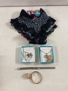 WOMEN'S PANTS AND COSTUME JEWELLERY