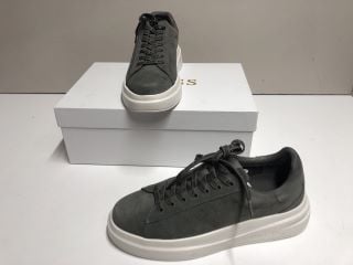 GUESS TRAINERS SIZE 43