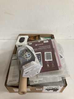 BOX OF ASSORTED ITEMS INC COLOUR CHANGE WATER GLASS