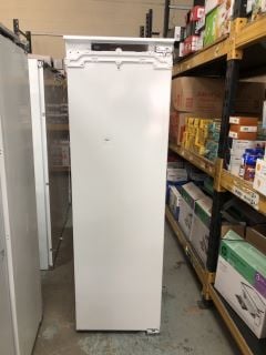 AEG INTEGRATED FULL FRIDGE MODEL NO: SKE818E1DC