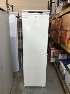 AEG INTEGRATED FULL FRIDGE MODEL NO: SKE818E1DC