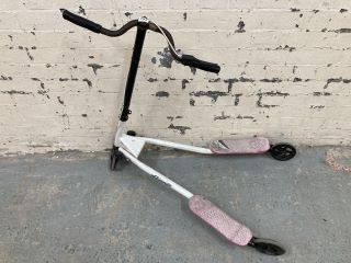 CHILDREN'S 3 - WHEEL SCOOTER