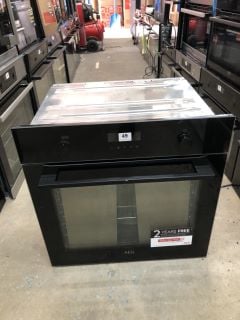 AEG BUILT-IN SINGLE ELECTRIC OVEN MODEL NO: BPK556260B