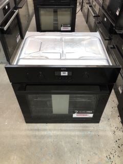 AEG BUILT-IN SINGLE ELECTRIC OVEN MODEL NO: BEB335061B