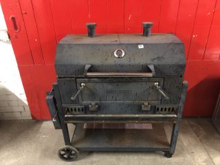 MASTERBUILT CHARCOAL BARBECUE