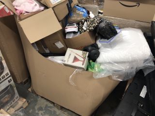 PALLET OF ITEMS INC CLOTHES, PIZZA PANS