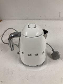 SMEG KETTLE (WHITE)