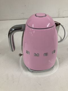 SMEG KETTLE (PINK)