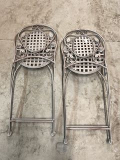 2 X GARDEN CHAIRS