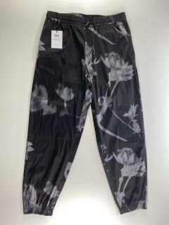 PAUL SMITH GENT'S DRAWCORD TROUSER. SIZE: 34, MADE FROM: 66% POLYESTER 31% NYLON 3% ELASTANE. RRP: £340