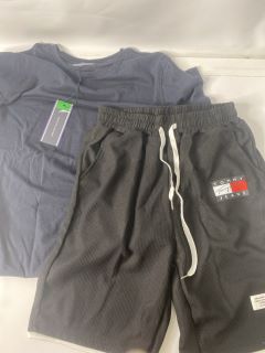 TOMMY HILFIGER T-SHIRT (UK SIZE 16Y),TOMMY HILFIGER SHORTS + T-SHIRT (UK SIZE LARGE)