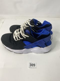 NIKE HUARACHE TRAINERS (UK SIZE 6)