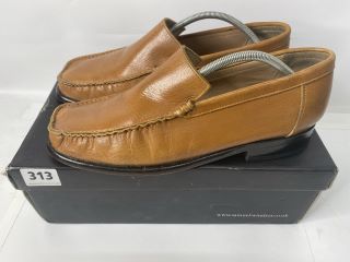 SAMUEL WINDSOR CLASSIC COLLECTION SHOES (UK SIZE 9)