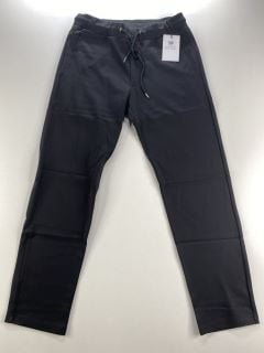 PAUL SMITH GENT'S JOGGER. SIZE: S, MADE FROM: 52% COTTON 48% NYLON. RRP: £270