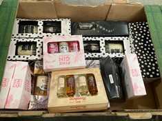 BOX OF ASSORTED GIFT SETS TO INCLUDE RON RUMBERO SPIRIT DRINK ASSORTMENT GIFT SET (18+ ONLY) (COLLECTION DAYS MONDAY 2ND SEPTEMBER - WEDNESDAY 4TH SEPTEMBER)